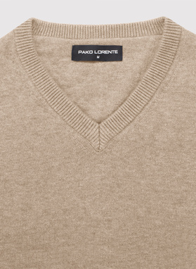 Beżowy sweter męski v-neck