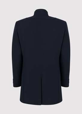 Granatowy płaszcz męski z podwójnym kołnierzem