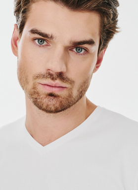 Biały gładki t-shirt v-neck