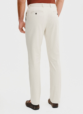 Beżowe spodnie z zaszewkami