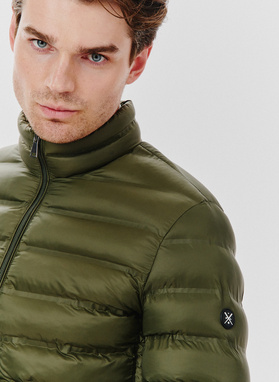 Krótka pikowana kurtka w kolorze zielonym