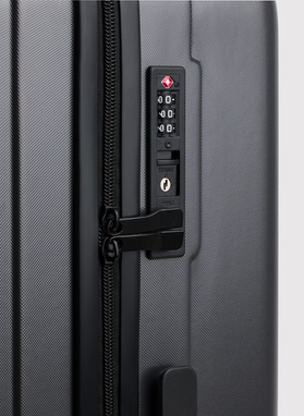 Duża ciemnoszara walizka ze żłobieniami