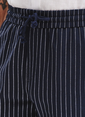 Granatowe spodenki męskie w prążek z lnem