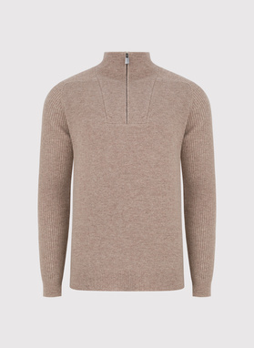 Beżowy sweter z rozpinaną stójką