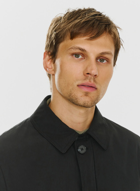 Czarny przejściowy płaszcz męski