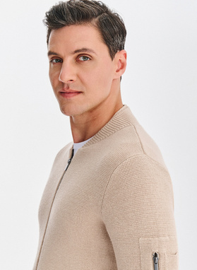 Rozpinany kardigan w kolorze beżowym