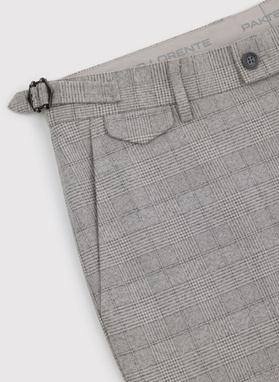 Szary garnitur męski w kratkę