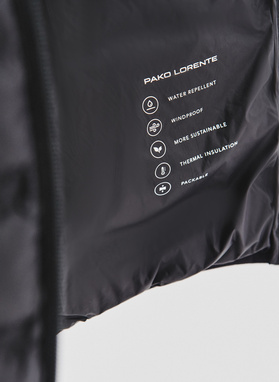 Czarna kurtka pikowana