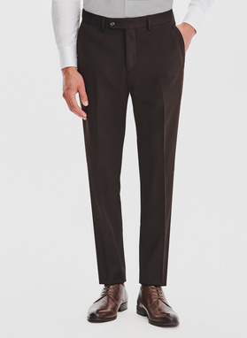 Ciemnobrązowy garnitur męski