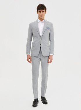 Szary garnitur męski