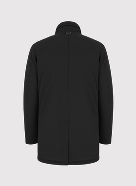 Czarna kurtka z odpinanym kołnierzem