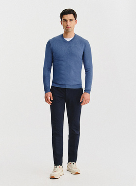 Niebieski sweter męski v-neck
