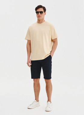 Beżowy t-shirt oversize