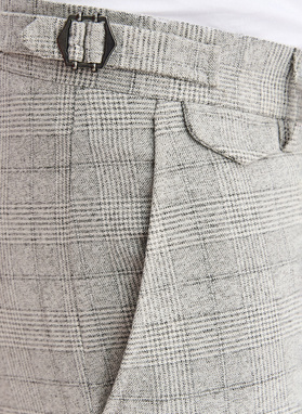 Szary garnitur męski w kratkę