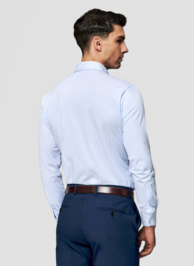 Błękitna koszula w prążek