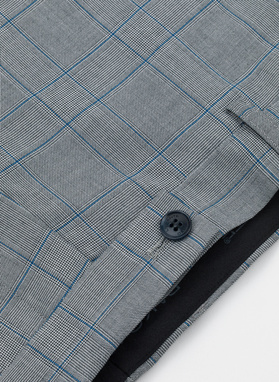 Szary garnitur męski w niebieską kratę