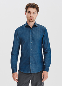 Niebieska koszula jeansowa