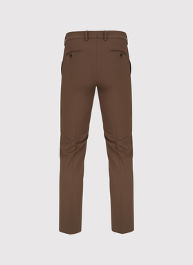 Gładki brązowy garnitur męski