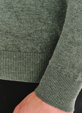 Zielony sweter męski v-neck