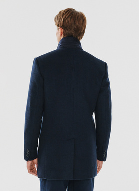 Granatowy płaszcz męski z odpinaną stójką