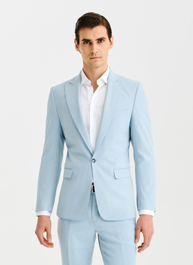 Błękitny garnitur męski