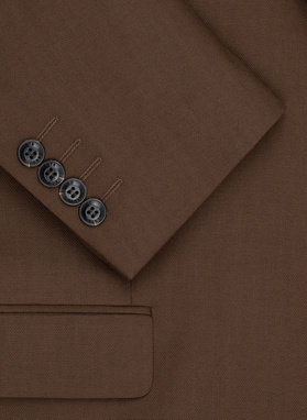 Brązowy garnitur męski