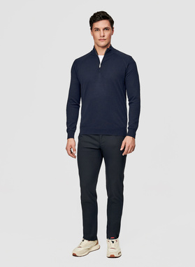 Granatowy sweter męski ze stójką