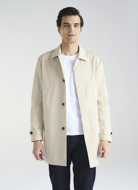 Beżowy wiosenny płaszcz męski