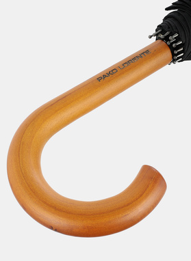 Duży czarny parasol z drewnianą rączką