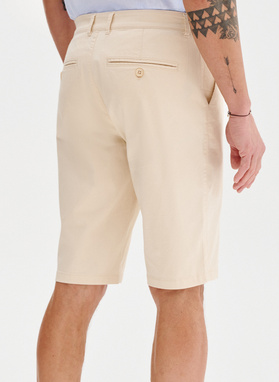 Beżowe szorty męskie