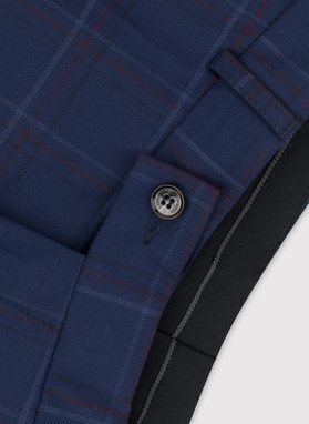 Dwuczęściowy granatowy garnitur męski w czerwono-białą kratę