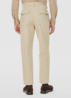 Beżowe spodnie męskie o kroju carrot