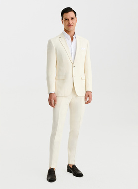 Beżowy garnitur męski z lnem