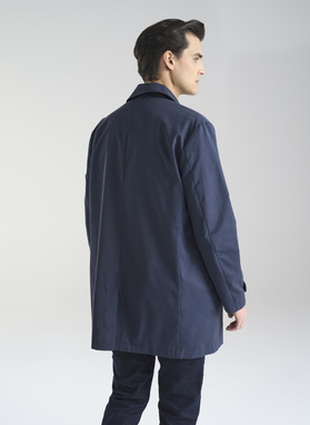 Granatowy wiosenny płaszcz męski