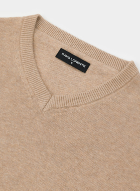 Beżowy sweter męski z dekoltem w serek