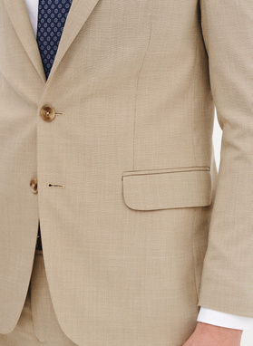 Beżowy garnitur męski