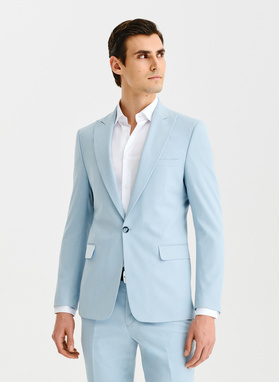 Błękitny garnitur męski