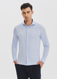 Jasnoniebieska koszula z dzianiny