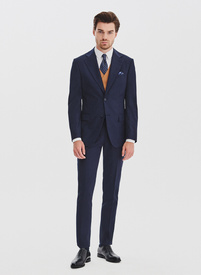 Garnitur męski w subtelną kratę