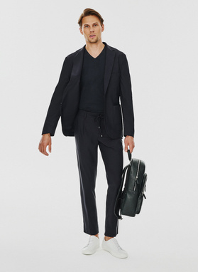 Dwuczęściowy gładki garnitur męski w kolorze granatowym