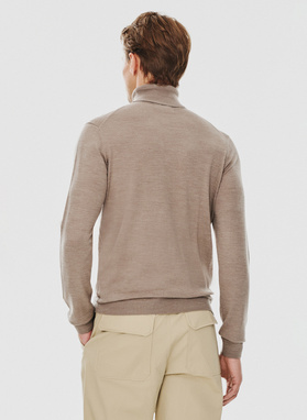 Męski golf w kolorze beżowym