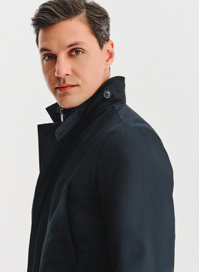 Granatowy płaszcz męski