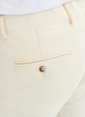 Beżowy garnitur męski z lnem