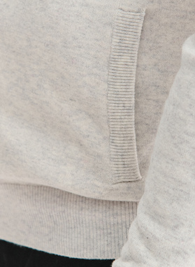 Jasnoszary rozpinany sweter z kieszeniami