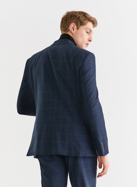 Granatowy garnitur z wełną