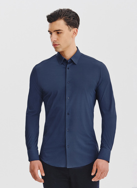 Granatowa dzianinowa koszula w jodełkę