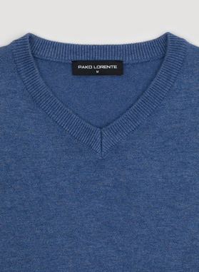Niebieski sweter męski v-neck