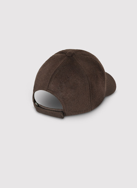 Brązowa czapka z daszkiem z wełną