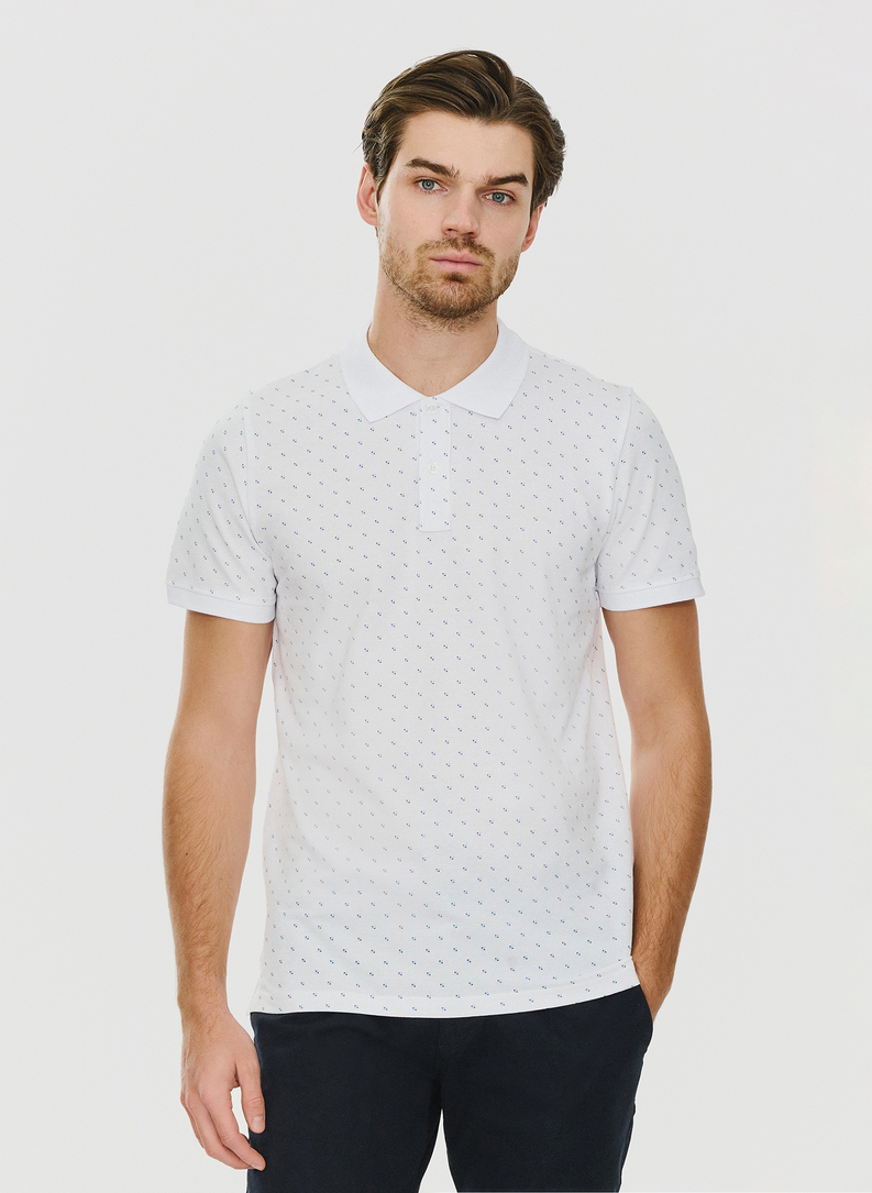 Biały t-shirt polo w w geometryczny wzór